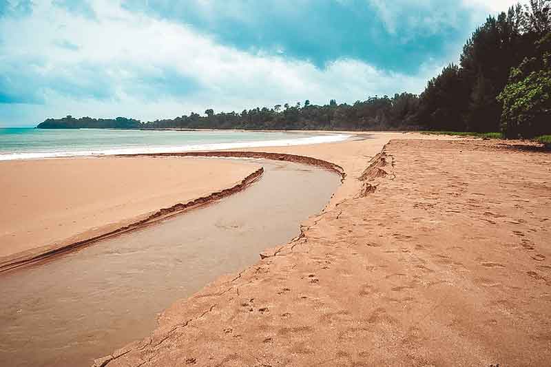 Butler bay beach red sand
