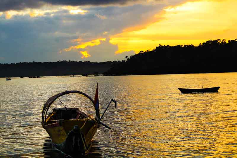 chidiyatapu sunset and a boat